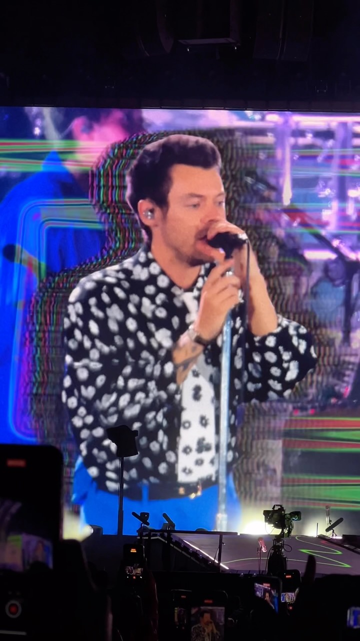 Harry Styles trocou a letra de “American Girls” para my friends are in love with brazilian girls no primeiro show da Together Together Tour no Brasil! 🇧🇷

#togethertogethertour #harrystyles