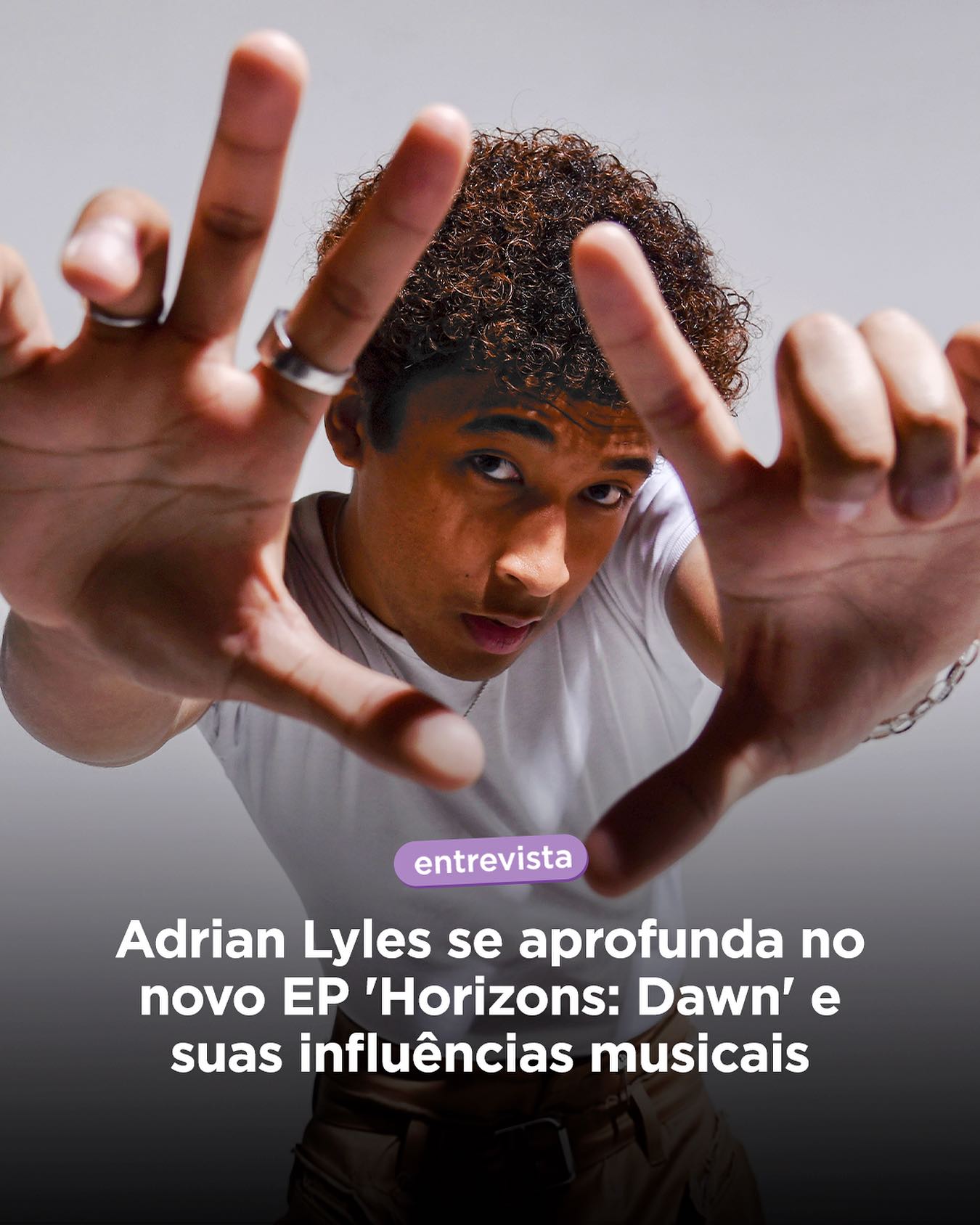 Adrian Lyles (@adrianlyles_), conhecido por dar vida ao personagem Jet em High School Musical: The Musical: The Series, acaba de lançar seu primeiro EP, Horizons: Dawn.
Durante sua passagem pelo Brasil, conversamos com Adrian sobre o processo criativo, suas referências, que vão de Dominic Fike a músicas apresentadas por seus pais, e como foi traduzir tudo isso em um debut tão marcante.
Confira a entrevista completa no site e no nosso YouTube. 📲
#adrianlyles #hsmtmts