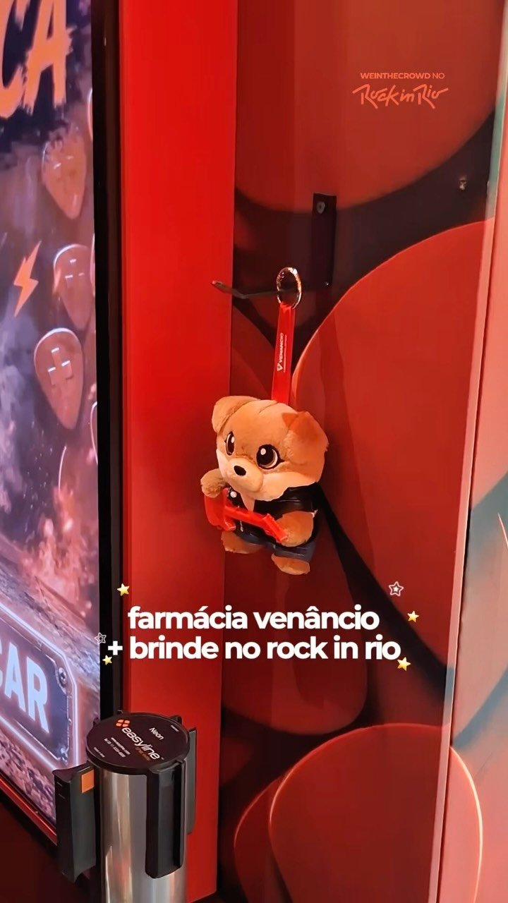 Finalmente temos uma farmácia dentro do Rock in Rio! A Venâncio chegou com tudo, trazendo além da lojinha, uma das ativações mais desejadas da edição: os mascotes do rock. 🤘🎸

Pra ganhar basta participar de um quiz musical. Acertando as músicas, você pode escolher entre as seis opções de pelúcias para levar para casa. 

De remédios para enjoo até às essenciais Salonpas, a farmácia tá cheia de opção pra ser nosso SOS. Por aqui a gente já declara uma das novidades mais úteis desta edição. 

#rockinrio #rockinrio2026