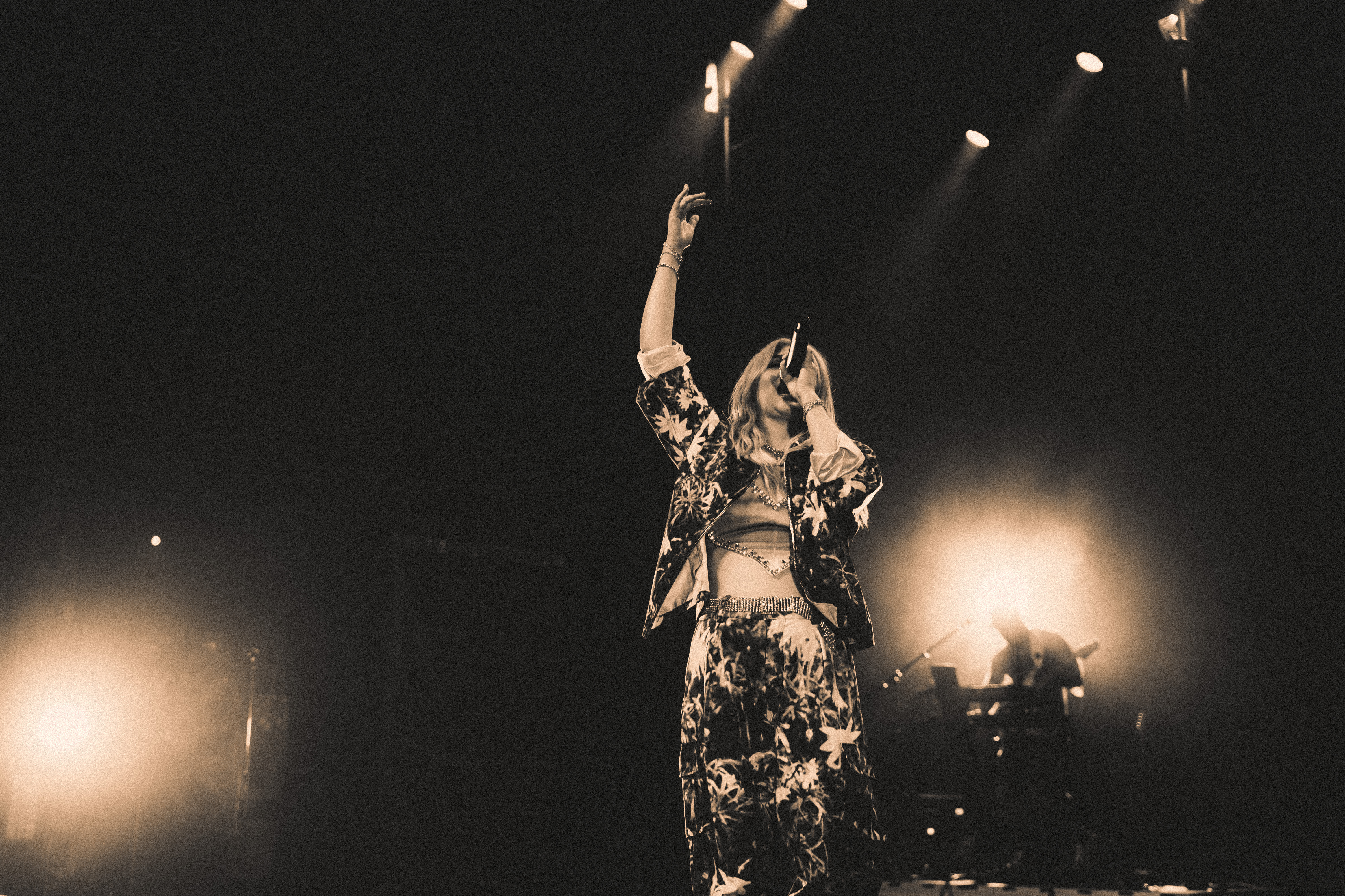 Hayley_Kiyoko_por_Gabriele_Montresol (18)