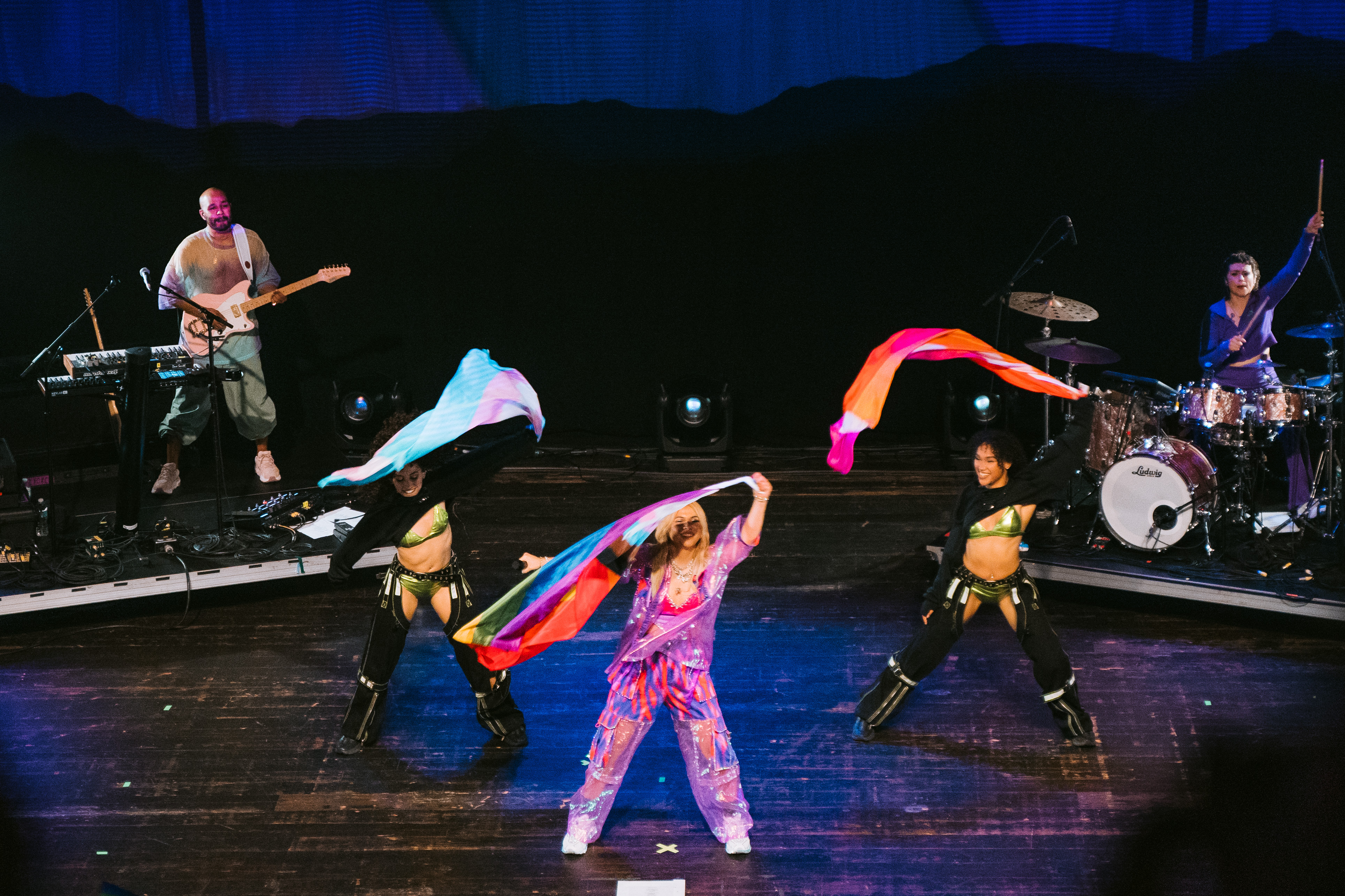 Hayley_Kiyoko_por_Gabriele_Montresol (48)