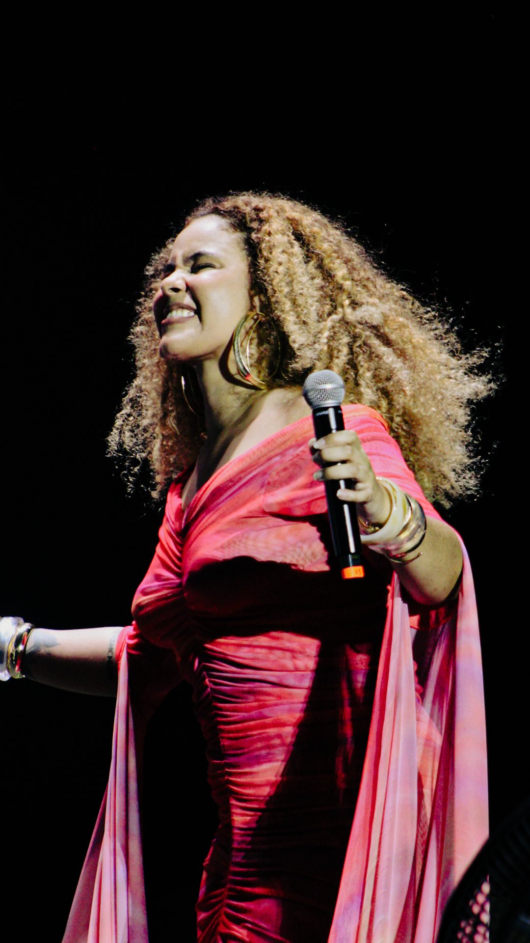 Uma troca rapidinha e especial com a @rachelreisc nos bastidores do Festival de Verão de Salvador. 💜