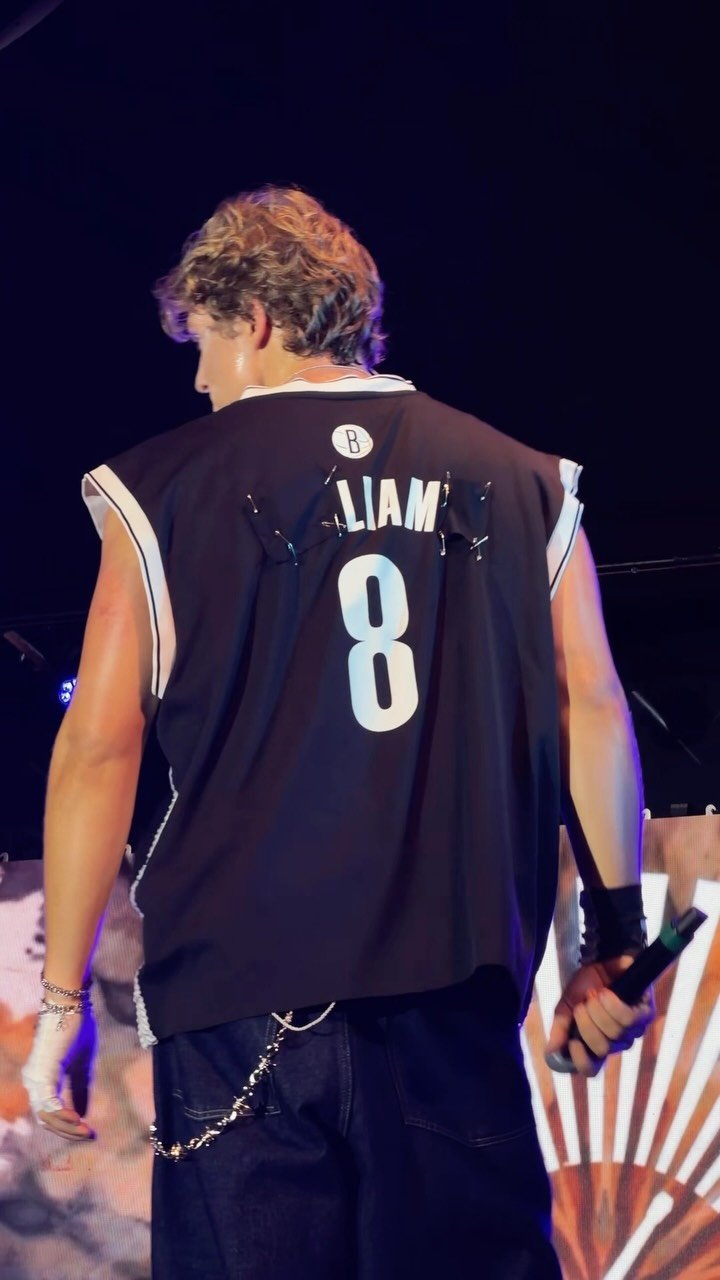Os meninos do Soulidified (@soulidifiedmusic) pararam para falar sobre o Liam Payne no show do @rockinrio e dedicaram God Did His Thing pra ele. 

Bradley também está com uma camiseta com nome do Liam. 🤍

#Soulidified #RockinRio2026