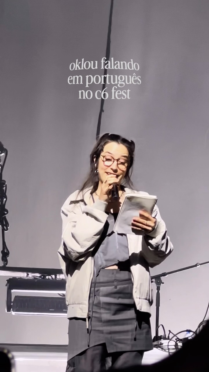 FOFA! Oklou (@oklou_) falando em português hoje no @c6fest, em São Paulo. 🥹

#oklou #c6fest