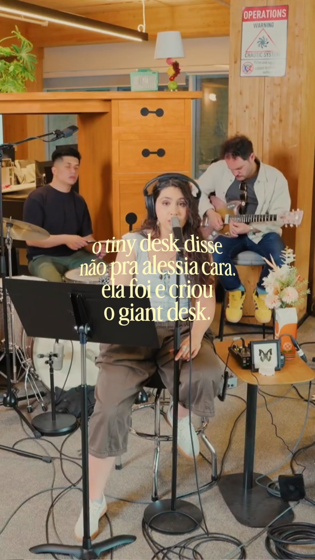 Alessia Cara contou que foi recusada pelo Tiny Desk diversas vezes e resolveu criar o seu próprio: o Giant Desk. ☕️

O hit “Here” ainda ganhou um verso totalmente novo, cheio de diretas pra indústria. A tradução e apresentação completa você encontra no nosso site (link na bio).

#alessiacara