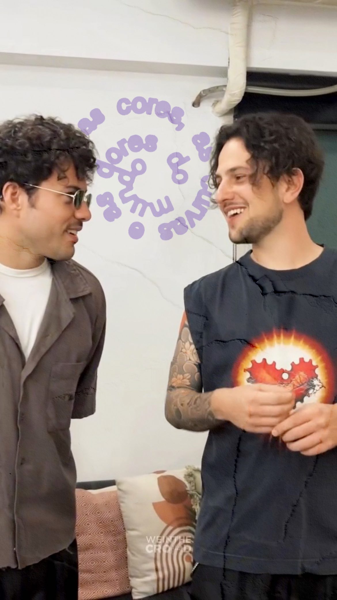 Ouvir uma música ao vivo sempre é uma experiência diferente de ouvir no fone. Mas como os artistas pensam nisso?
A Lagum (@lagumoficial) nos contou que BH vai ouvir hoje uma nova versão de ‘As Desvantagens de Amar Alguém que Mora Longe’. 💙
#lagum