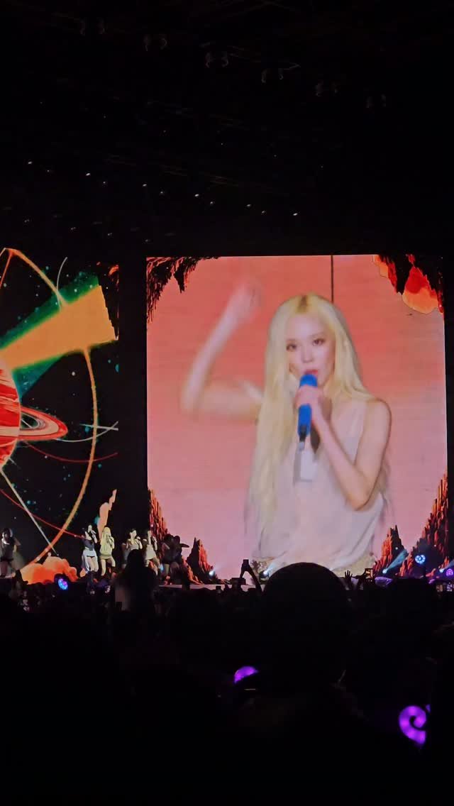 aespa cantando "Supernova" em São Paulo hoje. 🇧🇷✨️

O grupo se apresentou no Mercado Livre Arena Pacaembu, numa noite completamente inesquecível.

#aespa_SYNK_COMPLaeXITY 
#SYNK_COMPLaeXITYinSÃO_PAULO #aespa