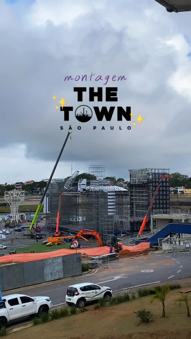 Falta 1 mês pro The Town e fomos espiar a Cidade da Música ganhando vida! 🏙️💜
O festival vai ter mais de 460 mil m² de estrutura, 8 espaços de banheiros, 5 de hidratação com 140 pontos de água e rolou mudança na posição dos palcos pra ficar mais fácil de curtir!
E a pergunta que não quer calar: quem vai estar na grade com a gente?