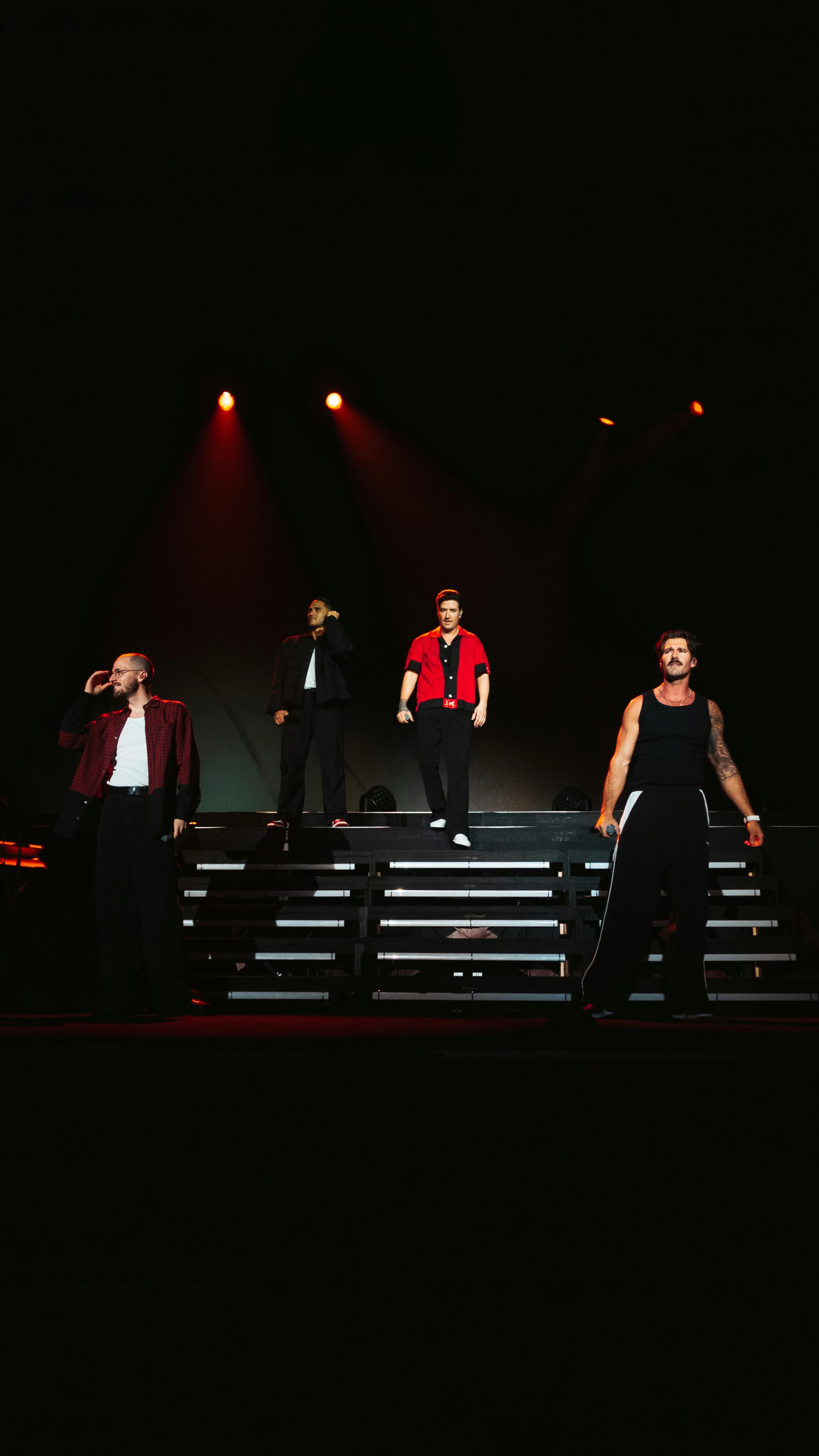 Você sabia dessa? “No Idea” foi lançada pelo All Time Low E pelo Big Time Rush em 2011. 

A faixa foi gravada inicialmente pelo All Time Low, com participação do vocalista Alex Gaskarth na composição. A Interscope (gravadora de ambas bandas) tinha direitos sobre a música e pediu que o Big Time Rush também a gravasse, adaptando parte da letra.

O que essa história desencadeou de briga entre os fãs na época, não tá escrito. 😂

#bigtimerush #alltimelow